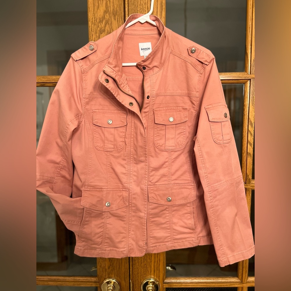 Beautiful dusty rose denim jacket. Great condition! Size XL